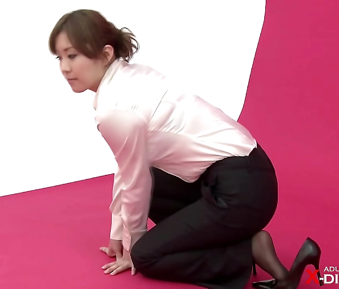 JAV Idol Maki Momoi's Luscious Nude Photo Shoot Revealed! Breathtaking Allure and Sexy Curves You Won't Believe!