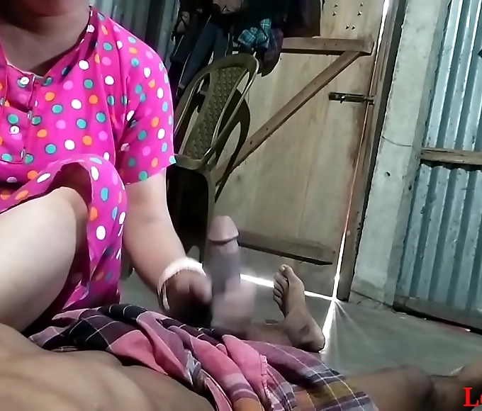 JAV Babe Gets Fucked by Stranger in Tight Spot