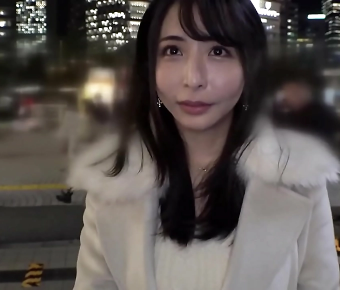 Insatiable Hap-bar Waitress Unleashes Her Inner Beast on Horny Men!