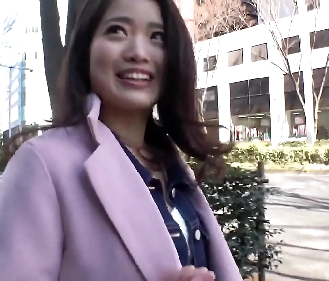 20-Year-Old SSS Class Beauty Azusa, a Porn Star Receptionist!