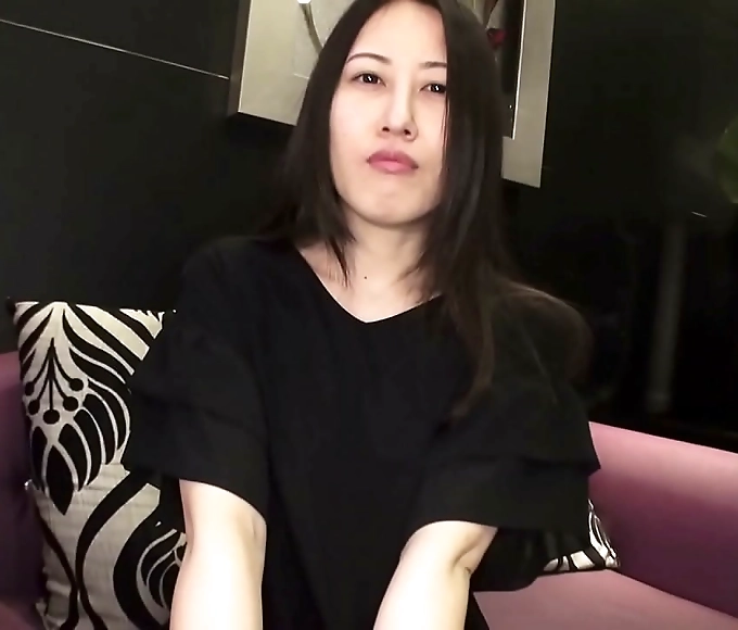 Sexy MILF Kumiko Kikuchi Satisfies Your Fatigue with Her Firestarter Performance!