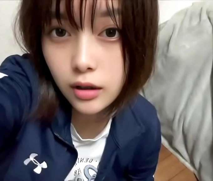 JAV Porn: Luscious Babe Wearing Jersey and Jeans Jerks Off with Toy