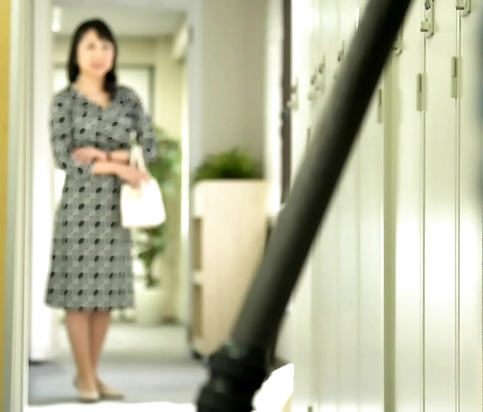 Mature Jap Wife Akiko Seduces the Camera - Exclusive First Shoot!